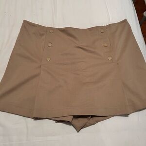 H&M Women's Beige Buttoned Skort